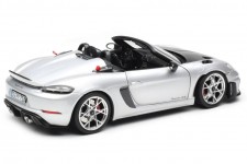 PORSCHE 718 Spyder RS W/ Weissach Pack 2023 Silver - Norev Escala 1:18 (187270)
