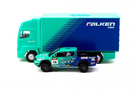 TOYOTA Hilux AXCR 2017 Con Camion - Tarmac Works Escala 1:43 (T64-041-FAL)