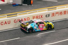 AUDI R8 LMS GT3 Evo II Hello Kitty 50th Anniversary Macau GT Cup - Tarmac Works Escala 1:64 (T64-043-23MGP50)