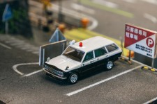 DATSUN Bluebird 510 Wagon Japan Police Car - Tarmac Works Escala 1:64 (T64G-026-PC)
