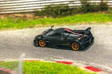 PAGANI Imola Matt Black Carbon - Tarmac Works Escala 1:64 (T64G-TL046-BCF)
