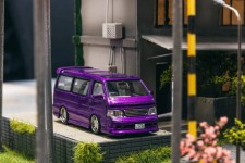 TOYOTA Hiace Wagon Custom Purple - Tarmac Works Escala 1:64 (T64R-078-PU)