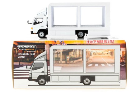 MITSUBISHI Fuso Canter Mobile Display Truck - Tarmac Works Escala 1:64 (T64T-TL002-DW)