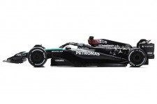 MERCEDES-AMG W15 GP Bahrain 2024 George Russell - Spark Escala 1:64 (Y365)