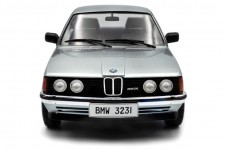 BMW 323i (E21) 1980 Silver-Blue Metallic - Solido Escala 1:18 (S1812801)