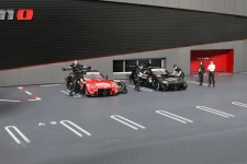 Diorama NISSAN Motorsports Customizing Co. LTD Nismo Operation - MiniGT Escala 1:64 (MGTAC34)