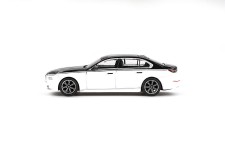 BMW i7 xDrive60 2024 Alpine White - MiniGT Escala 1:64 (MGT00959)