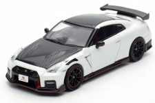 NISSAN GT-R (R35) Nismo White - Inno64 Escala 1:64 (IN64-R35N-WHI)