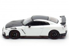 NISSAN GT-R (R35) Nismo White - Inno64 Escala 1:64 (IN64-R35N-WHI)