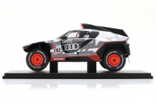 AUDI RS Q e-tron Dakar 2022 C. Sainz / L. Cruz - Spark Scale 1:18 (18s826)