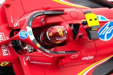 FERRARI SF24 Ultima Carrera Sainz 2nd GP Abu Dhabi 2024 C. Sainz - LookSmart Escala 1:18 (LS18F1071)