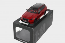BMW M5 Touring (G90) 2025 Fire Red - GT Spirit Escala 1:18 (GT964)