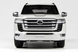 TOYOTA Land Cruiser 300-ZX 2024 White - LCD Scale 1:18 (LCD18013ZX-WH)