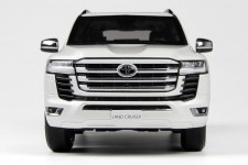 TOYOTA Land Cruiser 300-ZX 2024 White - LCD Escala 1:18 (LCD18013ZX-WH)