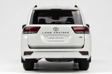 TOYOTA Land Cruiser 300-ZX 2024 White - LCD Scale 1:18 (LCD18013ZX-WH)