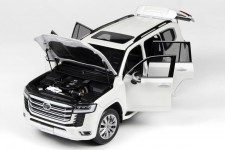 TOYOTA Land Cruiser 300-ZX 2024 White - LCD Scale 1:18 (LCD18013ZX-WH)