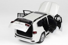 TOYOTA Land Cruiser 300-ZX 2024 White - LCD Escala 1:18 (LCD18013ZX-WH)