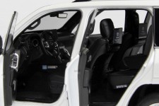 TOYOTA Land Cruiser 300-ZX 2024 White - LCD Scale 1:18 (LCD18013ZX-WH)