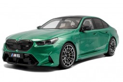 BMW M5 (G90) M 2025 Isle of Man Green Metallic - Solido Escala 1:18 (S1814701)