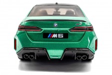 BMW M5 (G90) M 2025 Isle of Man Green Metallic - Solido Escala 1:18 (S1814701)