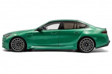 BMW M5 (G90) M 2025 Isle of Man Green Metallic - Solido Escala 1:18 (S1814701)