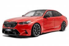 BMW M5 (G90) 2025 Fire Red - Solido Scale 1:18 (S1814702)