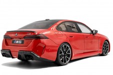 BMW M5 (G90) 2025 Fire Red - Solido Escala 1:18 (S1814702)