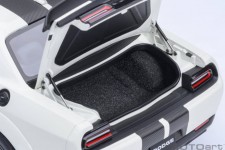 DODGE Challenger SRT Super Stock 2023 White / Carbon - AutoArt Scale 1:18 (71766)