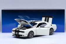 DODGE Challenger SRT Super Stock 2023 White / Carbon - AutoArt Scale 1:18 (71766)