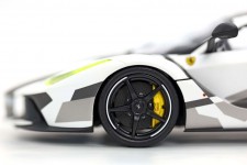 FERRARI LaFerrari 2012 Camouflage - Incluye Vitrina - BBR Scale 1:18 (BBR182243DIE-V)