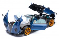 PAGANI Zonda Tricolore 2010 - Incluye Vitrina Y Cofre - BBR Escala 1:18 (850620121DIE)