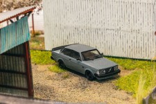 VOLVO 242 Custom Grey - Tarmac Works Scale 1:64 (T64R-050-GRY)