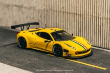 FERRARI 458 Italia GT3 Yellow - Tarmac Works Escala 1:64 (T64R-073-YL)