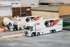 MITSUBISHI Fuso Super Great Team Mugen - HRC - Tarmac Works Escala 1:64 (T64T-TL001-MU)