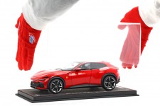 FERRARI Purosangue 2022 Rosso Corsa - Con Vitrina - BBR Scale 1:18 (HE180052ADIE-V)