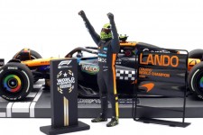 McLaren MCL39 World Champion 3rd GP Abu Dhabi 2025 - Minichamps Scale 1:18 (537254104)