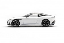 ASTON MARTIN DBS Stratus 2024 White - MiniGT Escala 1:64 (MGT01225L)