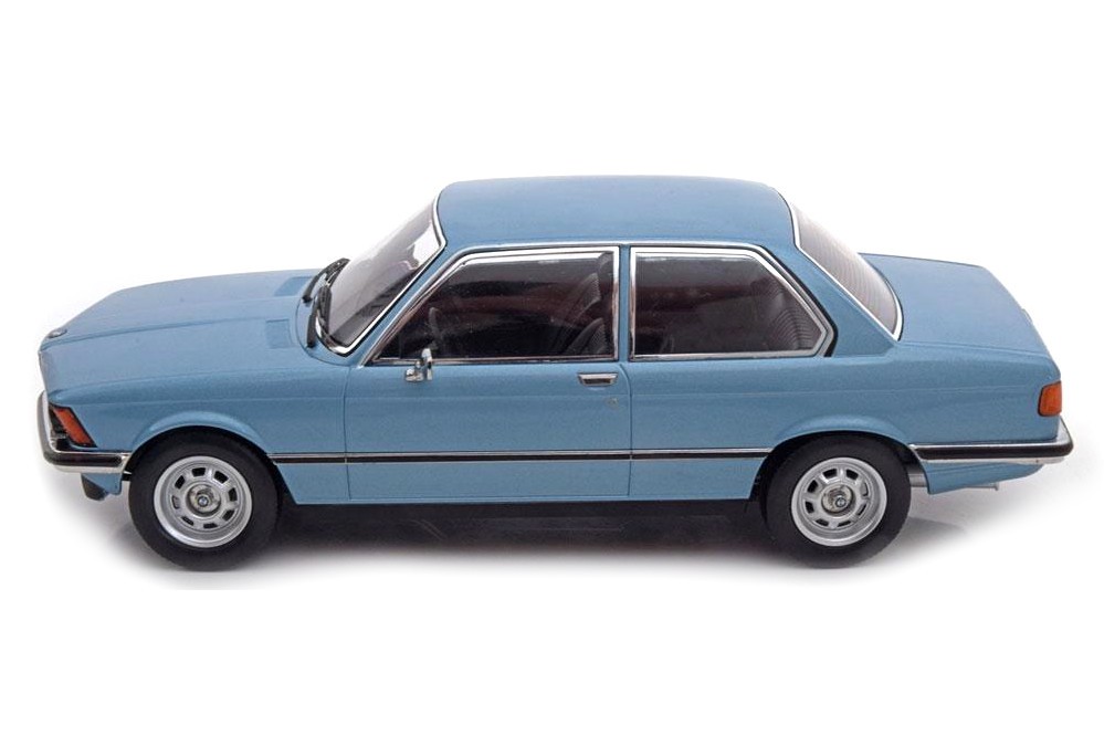 E21 rot 1975 1:18 KK Scale 180041 +++ +++ BMW 318i E21 rot 1975 1:18 KK Scale 180041 +++ +++ BMW 318i