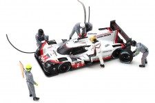 SET Figuras Ganadores 24h Le Mans 2018 Piloto Earl Bamber - Spark Models Escala 1:43 (43AC011)