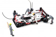 SET Figuras Winners 24h Le Mans 2018 Piloto Earl Bamber - Spark Models Scale 1:43 (43AC011)