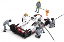 SET Figuras Ganadores 24h Le Mans 2018 Piloto Earl Bamber - Spark Models Escala 1:43 (43AC011)