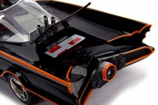 BATMOBILE Serie TV "Batman (1966)" Figuras de Batman y Robin - Iluminacion - Jada Escala 1:18 (98265) 