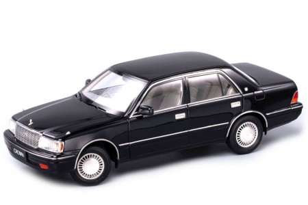 TOYOTA Crown 2012 Black LHD - KengFai Scale 1:18 (VAKF0271)