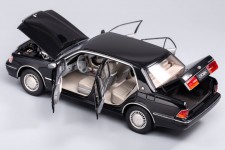 TOYOTA Crown 2012 Black LHD - KengFai Scale 1:18 (VAKF0271)