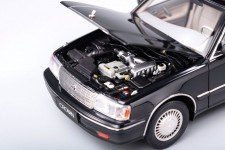 TOYOTA Crown 2012 Black LHD - KengFai Scale 1:18 (VAKF0271)