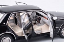 TOYOTA Crown 2012 Black LHD - KengFai Scale 1:18 (VAKF0271)