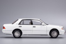 TOYOTA Crown 2012 White LHD - KengFai Scale 1:18 (VAKF0272)