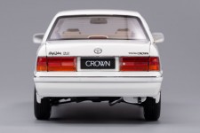 TOYOTA Crown 2012 White LHD - KengFai Escala 1:18 (VAKF0272)