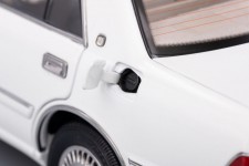 TOYOTA Crown 2012 White LHD - KengFai Scale 1:18 (VAKF0272)
