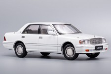 TOYOTA Crown 2012 White LHD - KengFai Escala 1:18 (VAKF0272)